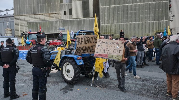 Les agriculteurs français ne relâchent pas la pression face à la signature annoncée de l'accord entre l'UE et le Mercosur.
