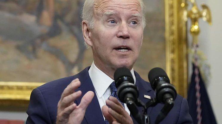"L'accord permet d'éviter la pire crise possible", a déclaré le président américain Joe Biden devant les médias dimanche soir.