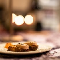 La production de foie gras est interdite depuis plus de 40 ans en Suisse en raison de la grande souffrance infligée aux oies et aux canards lors du gavage (archives).