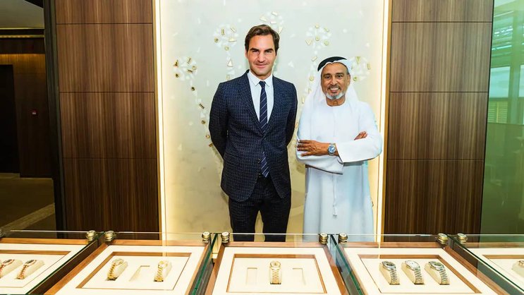 Roger Federer à l'ouverture de la plus grande boutique Rolex du monde dans le Dubai Mall: avec le marchand de montres Abdul Hamied Ahmed Seddiqi de la Seddiqi Holding.
