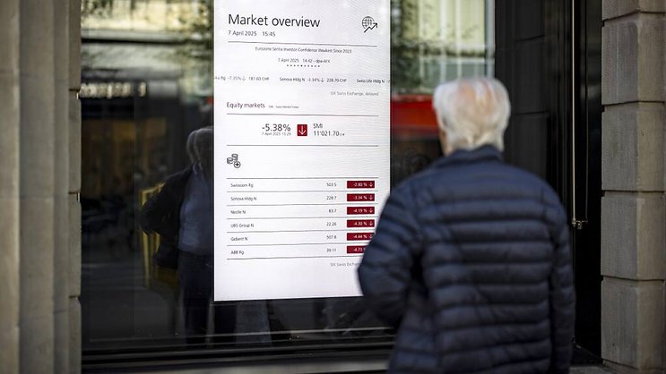 Ajouter des exigences supplémentaires aux règles existantes, alors même que "les autres centres financiers sont en train d'assouplir leurs réglementations, nuirait à UBS, à la place financière suisse et l'économie dans son ensemble", a insisté M. Kelleher.