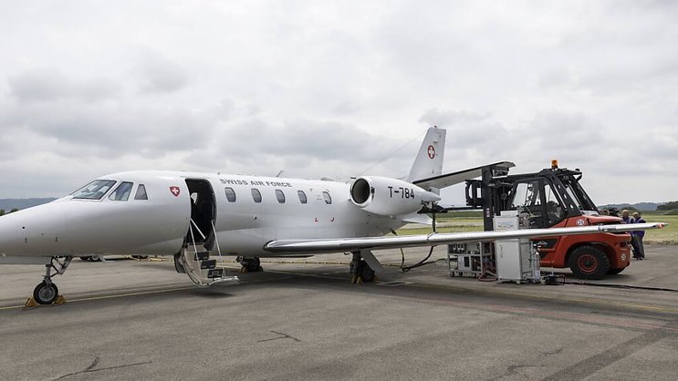 Les mesures sont effectuées sur un avion au sol, à la sortie du réacteur.