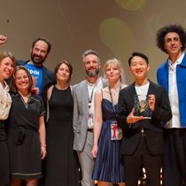 Les représentants du distributeur du jeu, Wilson Jeux, de Crocotame Illustration et d’Helvetiq à Cannes.