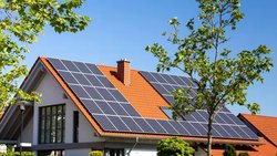 Grâce à un modèle d'abonnement, Migros veut rendre les installations solaires abordables pour les propriétaires de maisons individuelles.