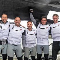 Pour Nils Frei (à d.), double vainqueur de la Coupe de l’America avec Alinghi, le feed-back est essentiel dans une équipe de sportifs.