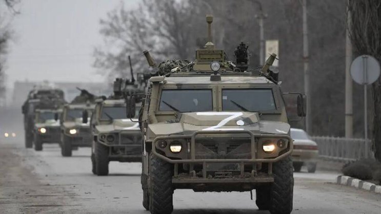 Les blindés russes à la frontière ukrainienne.