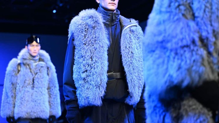 La Fashion Week masculine parisienne démarre mardi. Photo: Création de Giorgio Armani lors de la Semaine de la mode de Milan lundi.