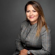 Hajar El Haddaoui est responsable de tous les shops Swisscom de Suisse romande et du Tessin.