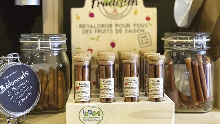 Des bâtonnets qui ressemblent aux Carambar, composés à plus de 95% de fruits de saison suisses.