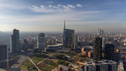 L'inflation italienne reste cependant en-dessous de la moyenne européenne, qui est remontée en février à 1,9%, juste en dessous de l'objectif de la BCE, selon une première estimation publiée par Eurostat.