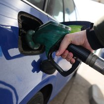 La guerre au Moyen-Orient perturbe les exportations mondiales de pétrole, dont 20% transite par le détroit d'Ormuz, actuellement bloqué, ce qui fait monter le prix de l'essence (archives).