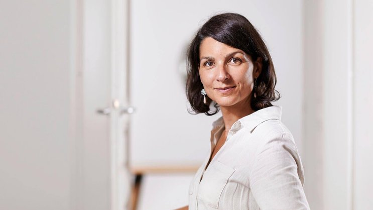 Eglantine Jamet, chercheuse en sciences sociales, cofonde avec Sigolène Chavane, consultante et coach en management, la société Artemia en 2018. Le cabinet de recrutement et de conseil accompagne les entreprises pour une meilleure mixité. Il est présent à Lausanne et à Berne.