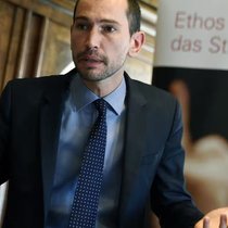 Le directeur d'Ethos, Vincent Kaufmann, s'était déjà prononcé samedi sur la chaîne américaine CNBC en faveur d'une scission des activités suisses de Credit Suisse.