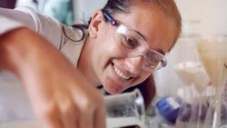 Samantha Anderson, cofondatrice de DePoly, un spin-off de l'EPFL né en 2020.