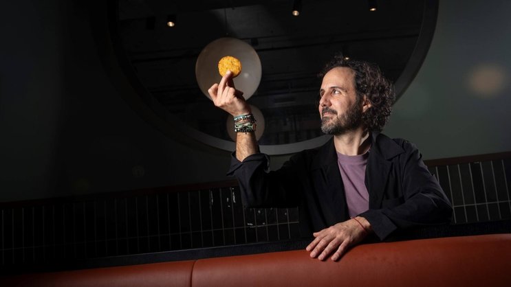 Le site d’e-commerce QoQa (en photo: Fabio Monte, responsable opérationnel) enregistre 20% de ses ventes en Suisse alémanique.