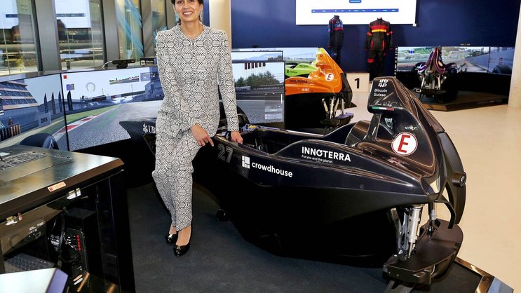 Après avoir dirigé l’écurie de formule 1 Sauber, Monisha Keltenborn est à la tête depuis 2019 de Racing Unleached, une société zougoise de course automobile virtuelle.