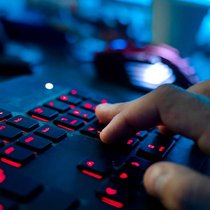 IA, phishing et sous-protection : les PME suisses naviguent à vue face aux cyberattaques selon Deloitte.