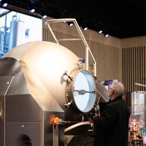 Le salon de Martigny a mis en lumière un pressoir rond qui extrait le jus des grains de raisin à 360°.