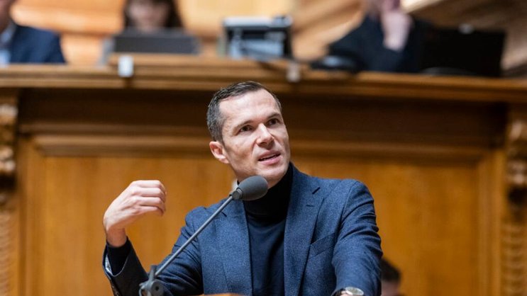 La gauche, ici Jean Tschopp (PS/VD), est montée au créneau pour dénoncer les assouplissements de la loi sur le matériel de guerre.
