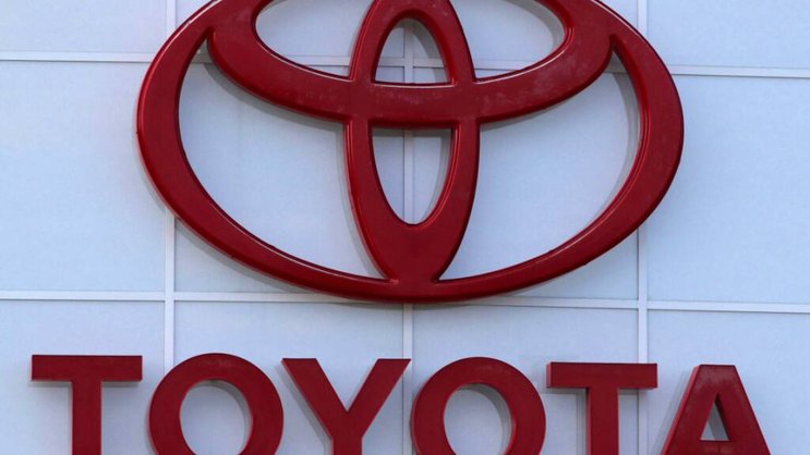 Cette nouvelle affaire tombe mal pour le géant automobile qui avait déjà été éclaboussé l'an dernier par un scandale de tests inappropriés sur les moteurs du fabricant de camions Hino, dont il est actionnaire majoritaire (archives).