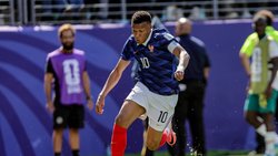 Depuis l'âge de huit ans, Kylian Mbappé joue au football avec des chaussures Nike.