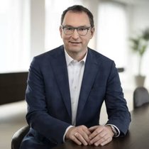 Christian Poerschke est CEO par intérim de Raiffeisen Suisse. En décembre, il passera le relais à Gabriel Brenna.