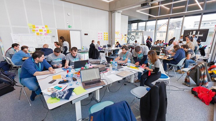 Ces événements s’inscrivent dans la logique de l’économie collaborative et de l’open innovation.
