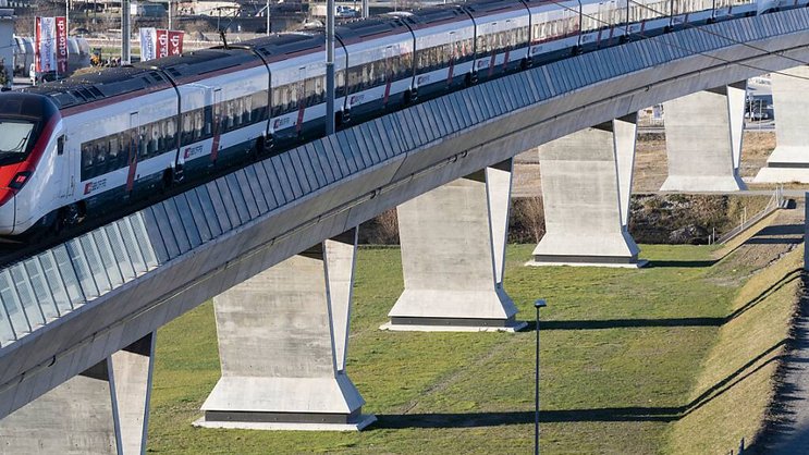 Les nouvelles rames seront opérationnelles en 2026. La flotte Giruno des CFF comptera alors 41 trains au total.(KEYSTONE/Gaetan Bally)