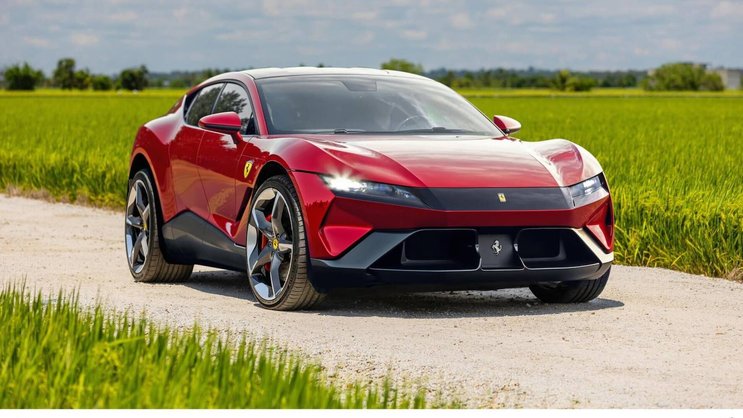 Il n'y a pas encore d'images officielles de la Ferrari Elettrica, l'imagination des magazines automobiles tourne à plein régime.