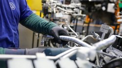 Volkswagen est "en contact" avec des entreprises de la défense pour reconvertir une de ses usines allemandes dans la production d'équipements de transport militaires. (archives)