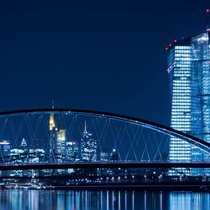 Les stablecoins sont des cryptomonnaies à la valeur stable, indexée sur de véritables devises, qui offrent la perspective de paiements à moindre frais, immédiats et sécurisés, partout dans le monde.