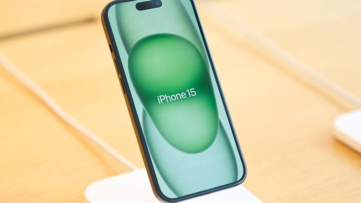 Les utilisateurs du smartphone succédant à l'iPhone 15 auront accès à des nouvelles fonctionnalités dès cet automne, mais devront attendre 2025 pour une partie d'entre elles (archives).