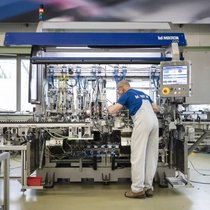 Mikron Automation est spécialiste des solutions d’assemblage innovantes pour l’industrie pharmaceutique et la medtech.