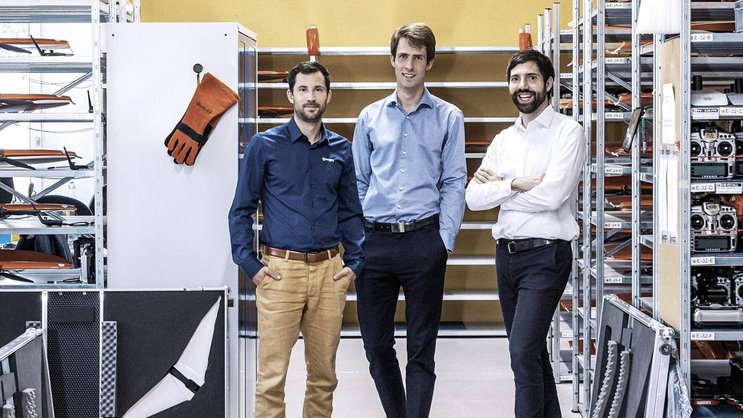 Maximilian Boosfeld (au centre), Basil Weibel et Elias Kleimann. Leurs drones sont utilisés dans 71 pays.