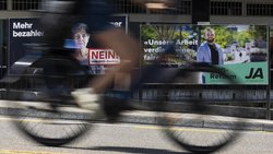 Affiches de campagne dans la rue en vue de la votation le 22 septembre sur la réforme de la LPP.