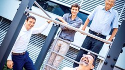 Un passage de la recherche fondamentale à l’entrepreneuriat réussi: Juan R. Troncoso-Pastoriza, Romain Bouyé, Jean-Pierre Hubaux (de g. à dr.) et Frédéric Pont (au premier plan).