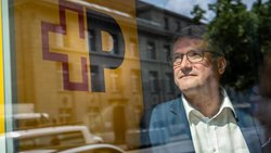 L'ancien président du PS défend la stratégie d'expansion du groupe public.
