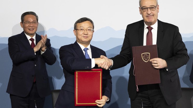 Le conseiller fédéral Guy Parmelin a intensifié ses contacts avec les autorités chinoises ces derniers mois, à l’image de sa rencontre à Berne le 15 janvier 2024 avec Wang Shouwen, vice-ministre du Commerce.