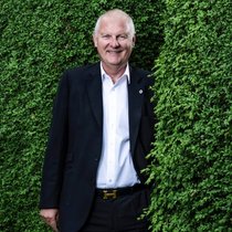 Lorsque Pascal Gross reprend l’entreprise familiale fondée par son père, Gaston, celle-ci réalise un chiffre d’affaires annuel de 500 000 francs et vend 10 000 palettes, contre 1 million aujourd’hui.