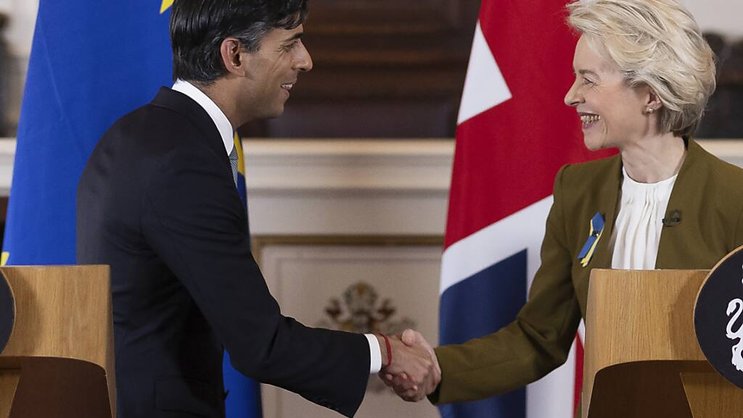 Le Premier ministre britannique Rishi Sunak et la présidente de la Commission européenne Ursula von der Leyen ont annoncé un accord sur l'Irlande du Nord.