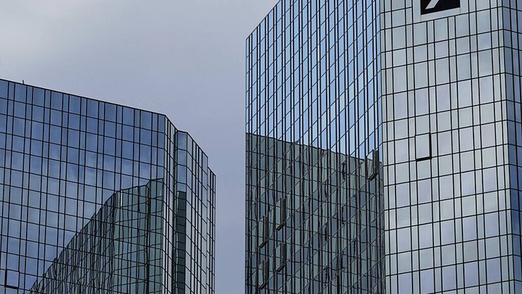 La banque d'investissement a amélioré son résultat imposable de 22% sur un an, à 1,5 milliard, de même que la banque des entreprises (+3%) malgré un léger recul des recettes et celle de détail (+43%), enfin la gestion d'actifs (+67%).