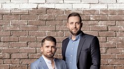 Fabrice Carrel et Christopher Englund veulent amener de la transparence sur le marché des pompes funèbres.