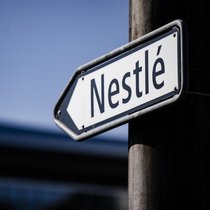 Questionné sur la possibilité de laisser les déchets sur place, dans l'attente que la nature reprenne ses droits, le gendarme a estimé que "tout dépend de ce qu'on veut laisser aux générations futures: un site propre, ou chargé de déchets dont on ne connaît pas encore toutes les conséquences?"