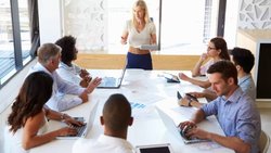 En raison des préjugés, les femmes doivent faire preuve de plus d’efforts pour convaincre.