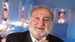 En 1983, Nicolas G. Hayek, alors patron de SMH, lançait les montres Swatch, un énorme succès populaire.