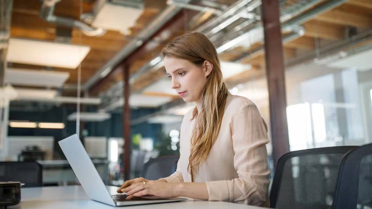 Depuis l'arrivée de l'IA dans le monde du travail, le nombre de programmes proposés a fortement augmenté.