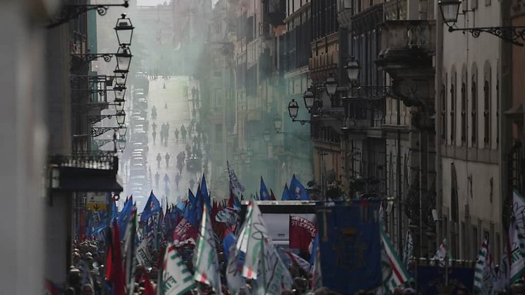 Des milliers de salariés en grève du géant automobile Stellantis en Italie ont manifesté vendredi bruyamment dans les rues de Rome. (archive)