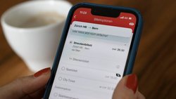 « En raison de problèmes techniques, la connexion au SwissPass n'est actuellement possible que de manière limitée », pouvait-on lire lundi sur de nombreux téléphones mobiles suisses.