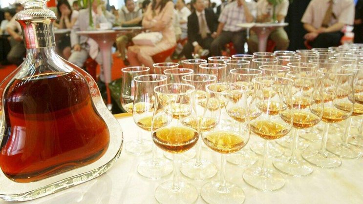 Campari est bien implanté sur le marché français, après avoir racheté la liqueur Grand Marnier en 2016, le cognac Bisquit Dubouché en 2017, les rhums Trois Rivières et La Mauny en 2019, ainsi que le Champagne Lallier en 2020 et la marque de liqueur aromatisée Picon en 2022 (archives).