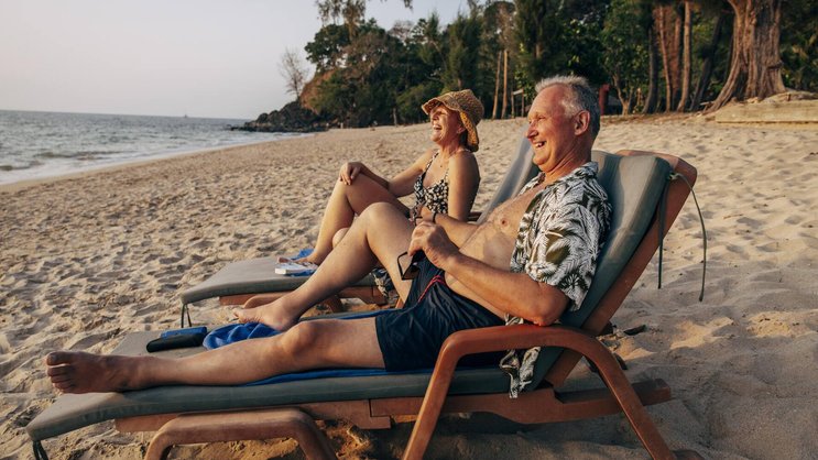 Peu importe que ce soit le désert de Dubaï ou la plage de l’île Maurice: ceux et celles qui veulent faire le plein de soleil à l'âge de la retraite ont le choix des destinations.